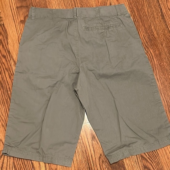 H&M, Boys, Green Shorts , Size 13-14 - Picture 2 of 4